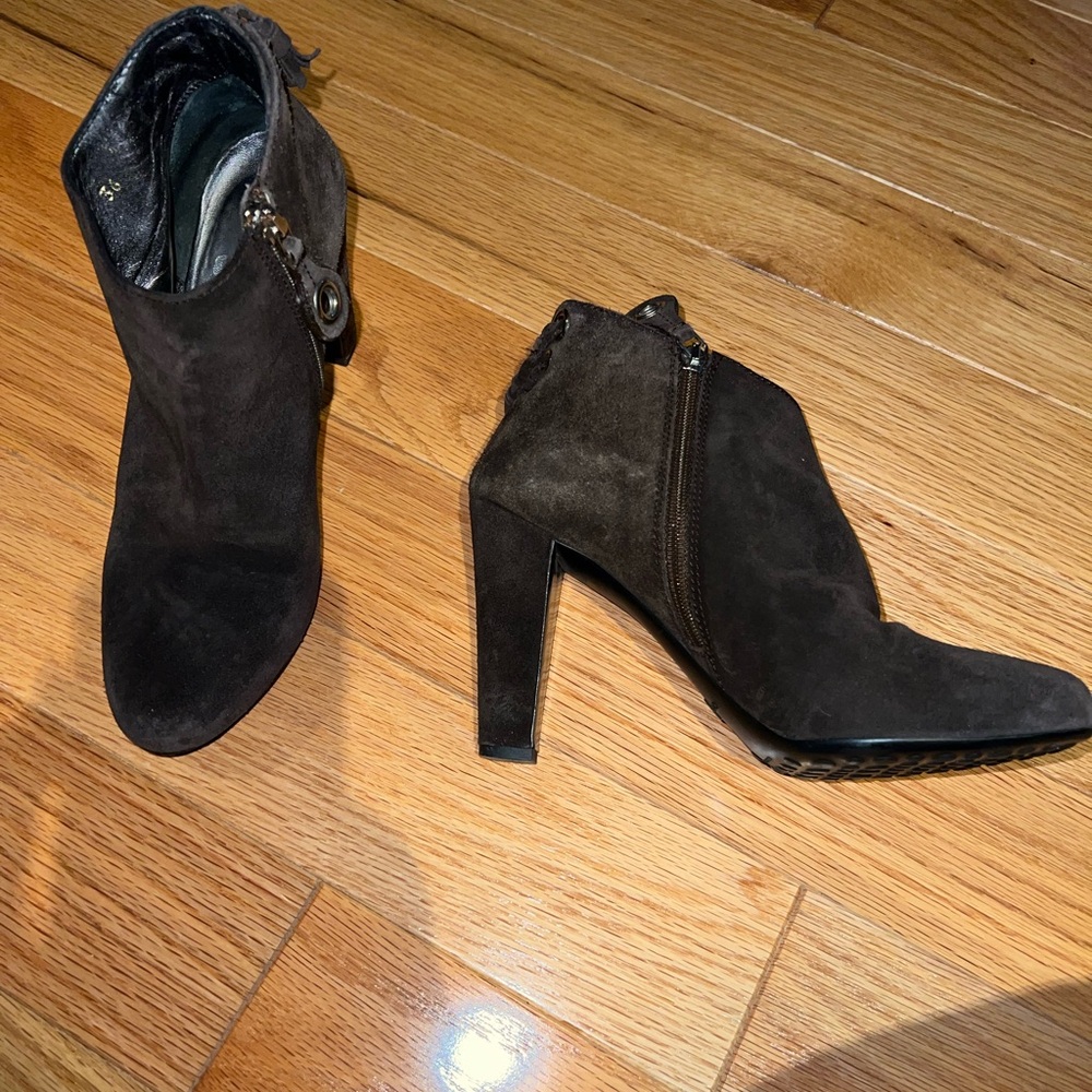 Car Shoe heeled booties in brown size 36